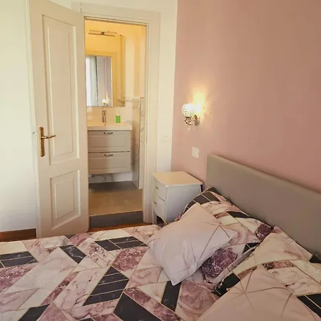 Апартаменты Queen Chic 2
