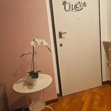 Queen Chic 2 Апартаменты *
