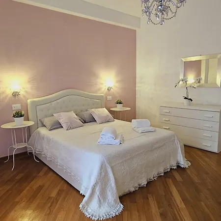 Apartment Queen Chic 2 La Spezia