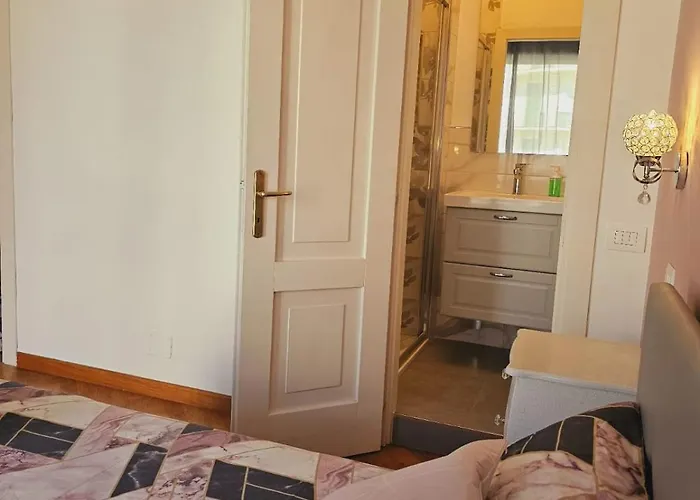 Queen Chic 2 Apartment